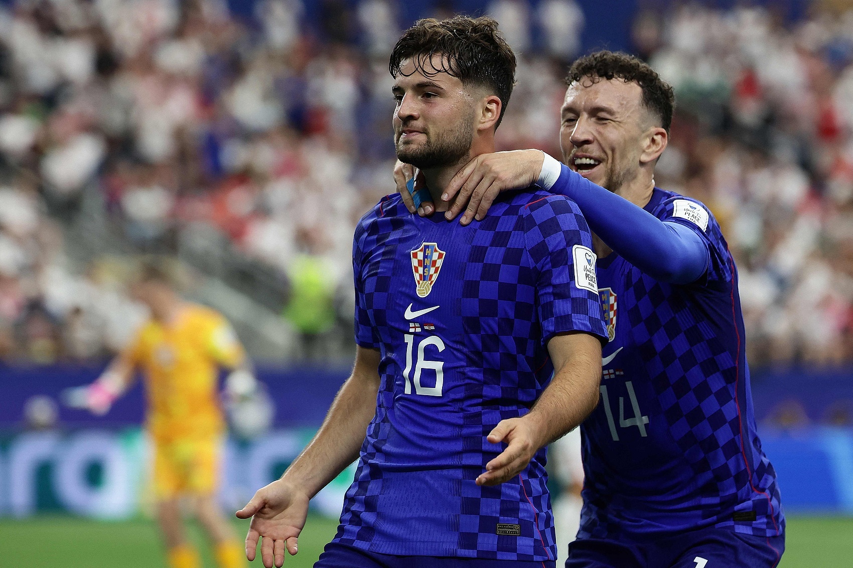 巴图里纳6/6过人全成功 新世纪世界杯第四人