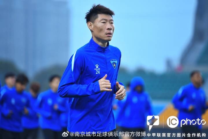 32场后防老臣离队：杜君鹏告别南京城市