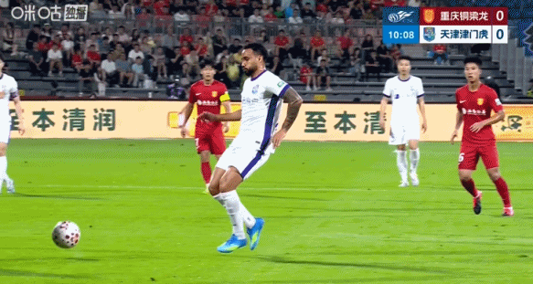 半场0射正！铜梁龙闷平津门虎 巴顿战术犯规染黄