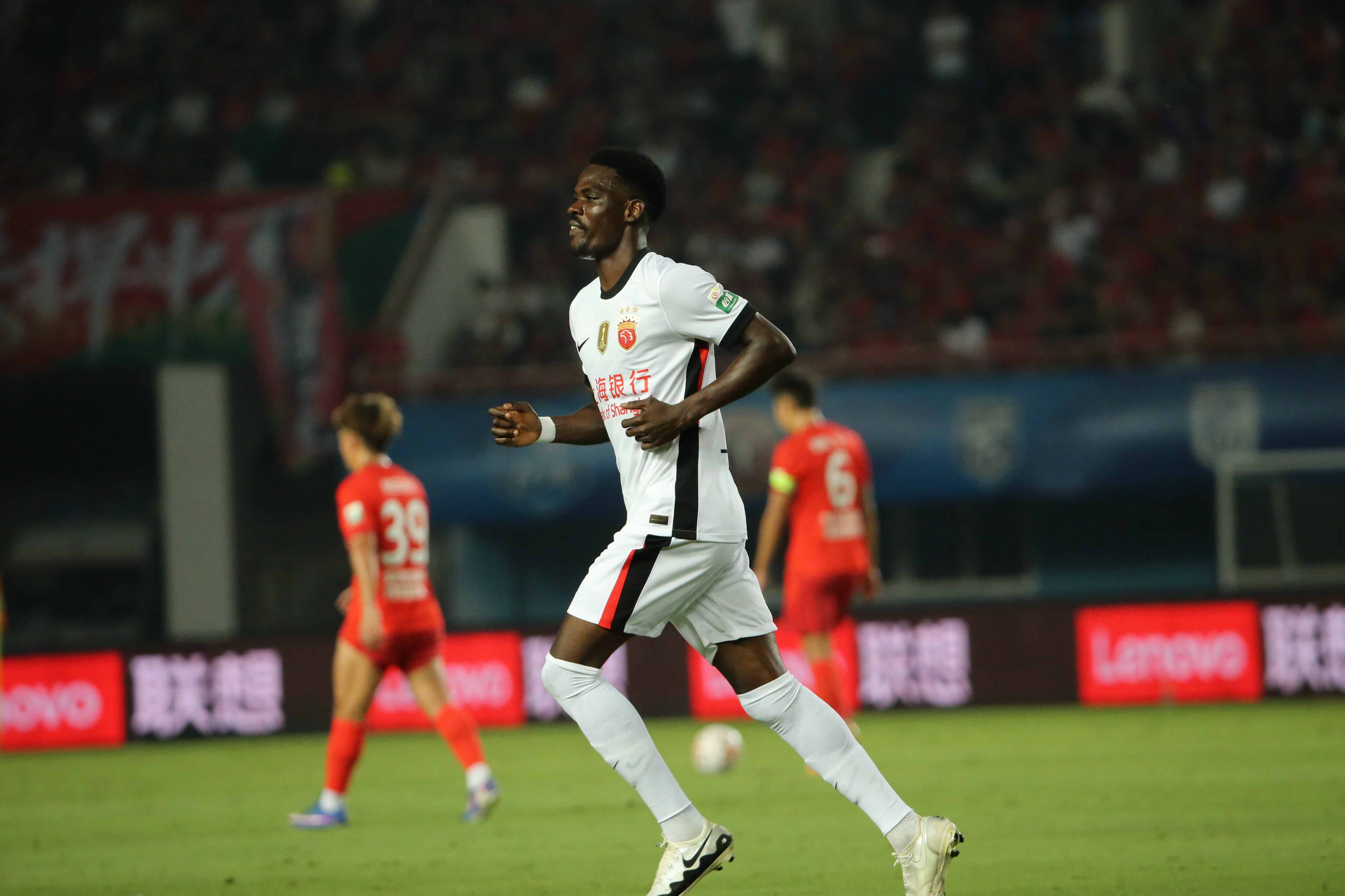 克劳德复出首秀即破门，海港客场2-1力克河南