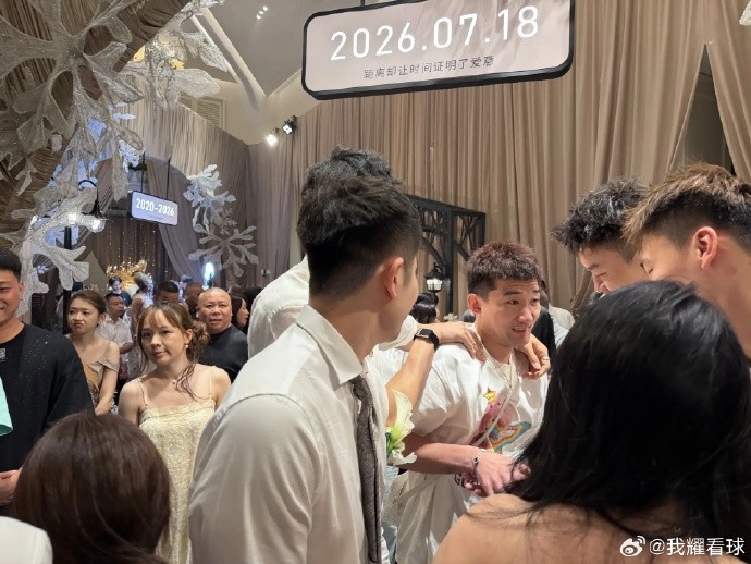 吴前温州大婚：胡明轩孙铭徽到场，浙江队长领证一年后补办仪式