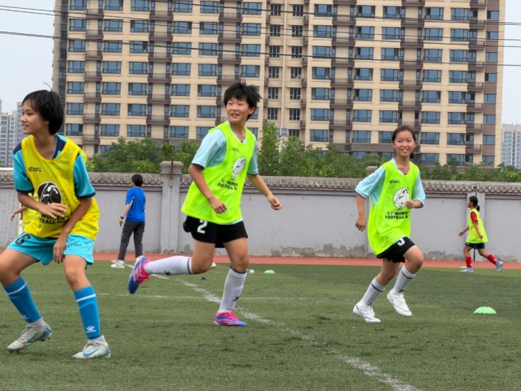 2026亚足联女足日邯郸站：百余基层女孩足球体验