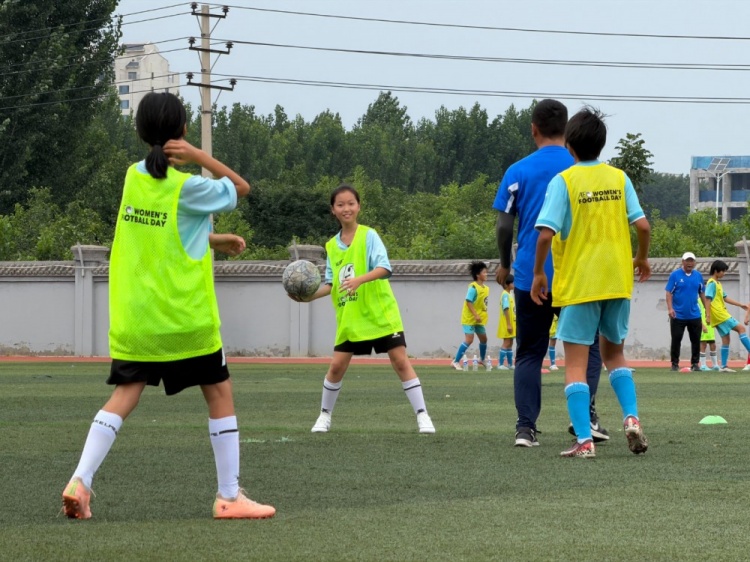 2026亚足联女足日邯郸站：百余基层女孩足球体验
