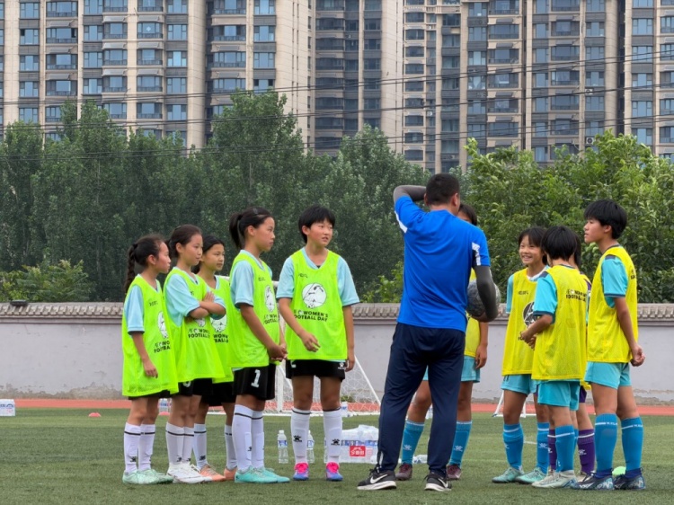 2026亚足联女足日邯郸站：百余基层女孩足球体验