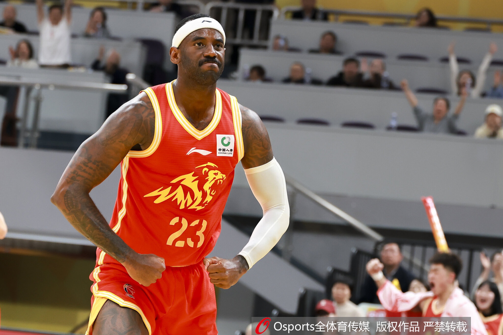 管维佳解读桑普森：防守碾压斯佩尔曼，三分短板或成北京四号位隐患