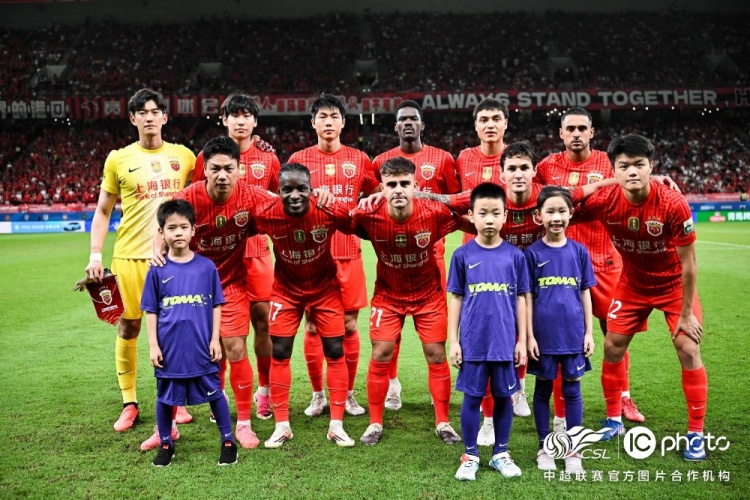 莱昂纳多、李新翔破门,10人海港2-0申花赢德比 莱昂纳多、李新翔破门,10人海港2-0申花赢德比