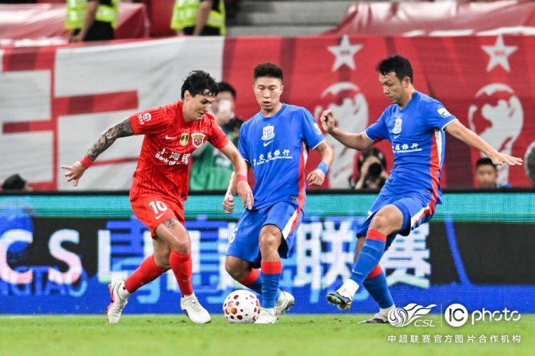 莱昂纳多、李新翔破门,10人海港2-0申花赢德比 莱昂纳多、李新翔破门,10人海港2-0申花赢德比