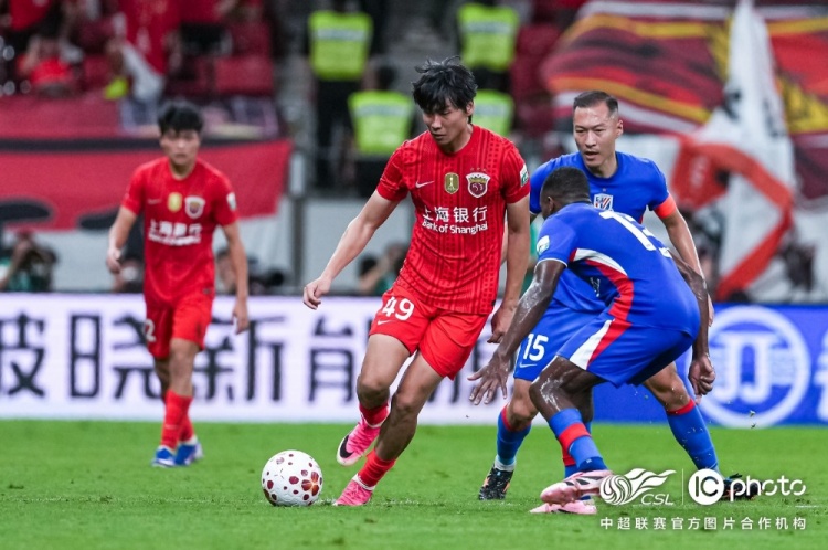 莱昂纳多、李新翔破门,10人海港2-0申花赢德比 莱昂纳多、李新翔破门,10人海港2-0申花赢德比
