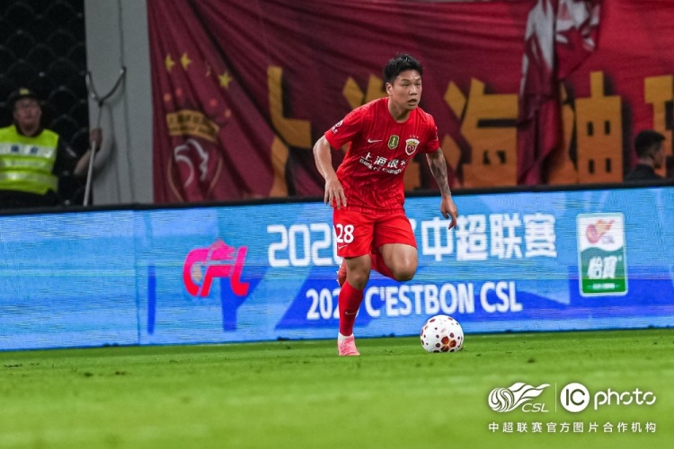 莱昂纳多、李新翔破门,10人海港2-0申花赢德比 莱昂纳多、李新翔破门,10人海港2-0申花赢德比