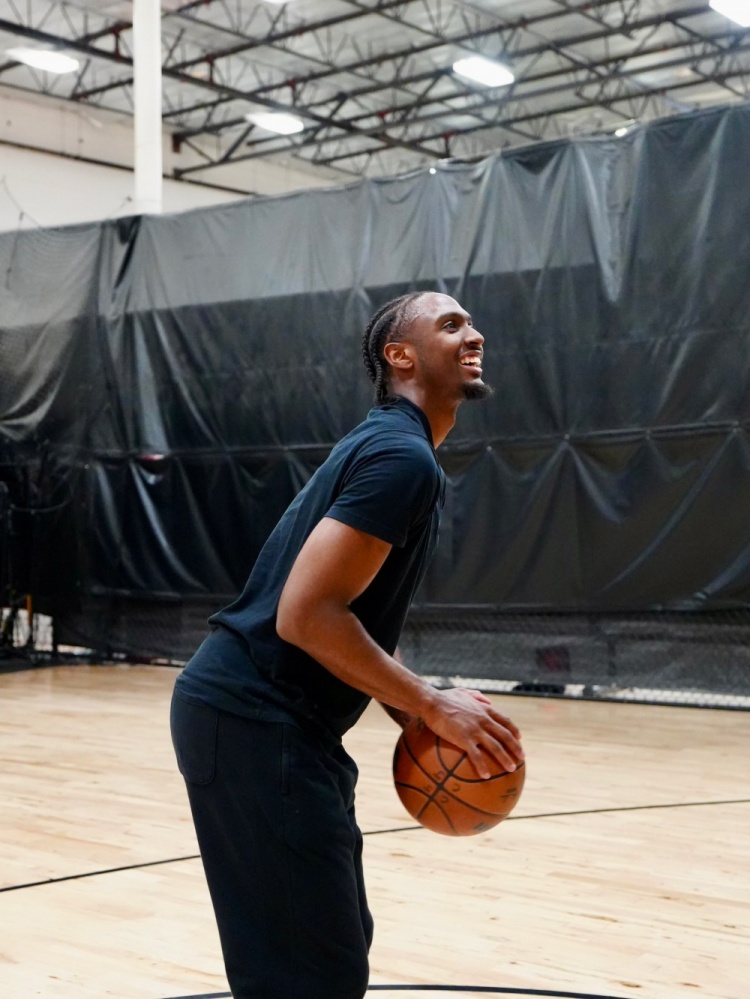 哈登与马克西洛杉矶合练 训练师晒照
