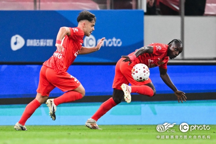 海港主场0-1负泰山,三粒进球被吹后将战重庆 海港主场0-1负泰山,三粒进球被吹后将战重庆