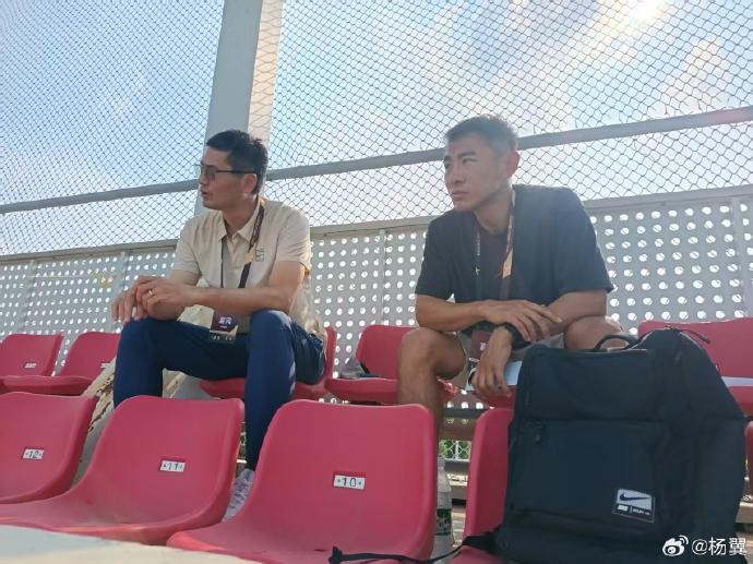 邵佳一于汉超连续两日现场观战U17国足