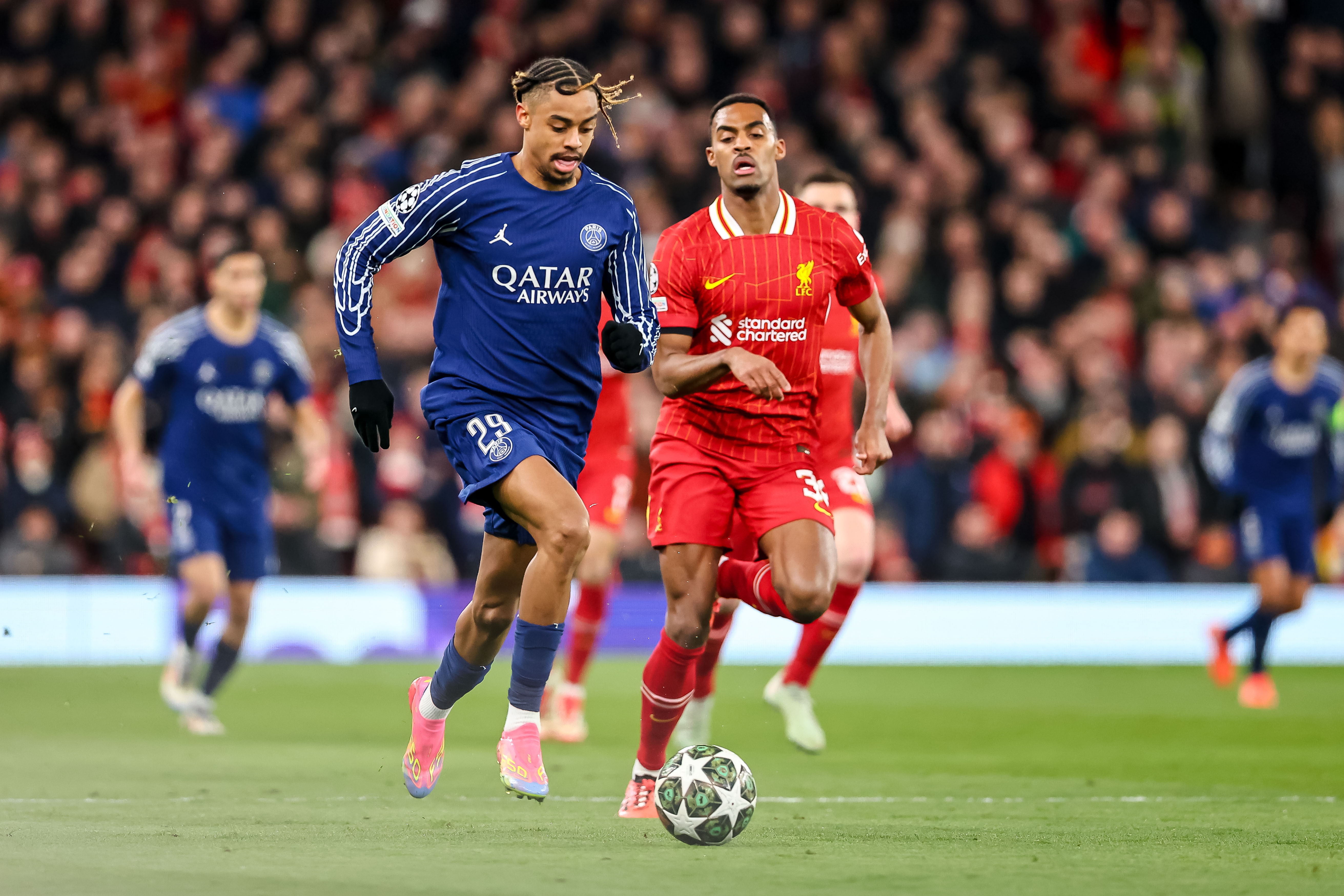 维尼修斯续约皇马六年 阿森纳转攻阿尔瓦雷斯与巴尔科拉 维尼修斯续约皇马六年 阿森纳转攻阿尔瓦雷斯与巴尔科拉