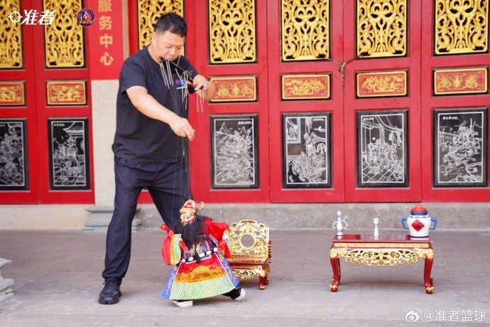 里夫斯中国行石狮站看提线木偶 体验闽南非遗文化 里夫斯中国行石狮站看提线木偶 体验闽南非遗文化