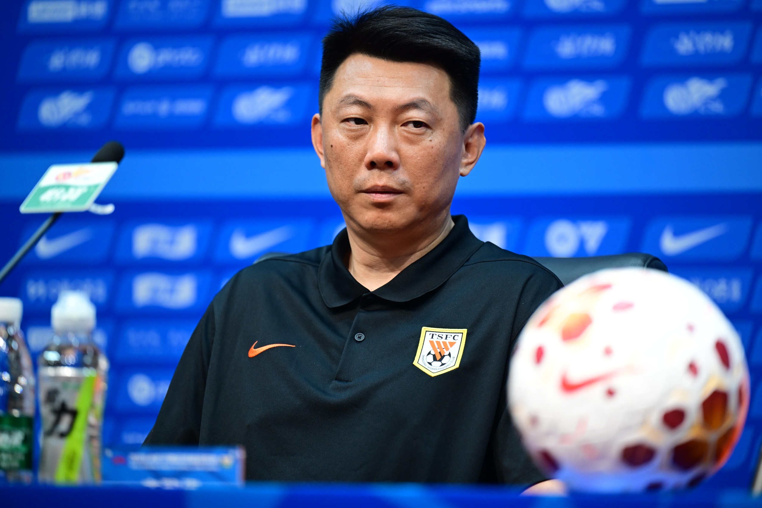 唐田称背水一战拿三分 中场换下阿尔瓦罗为保护球员 唐田称背水一战拿三分 中场换下阿尔瓦罗为保护球员