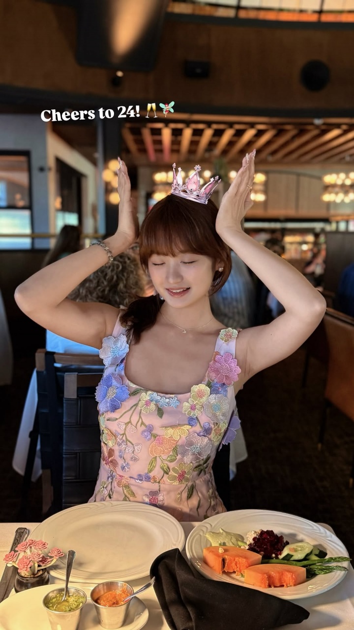 杨瀚森女友庆24岁生日 年龄差3岁