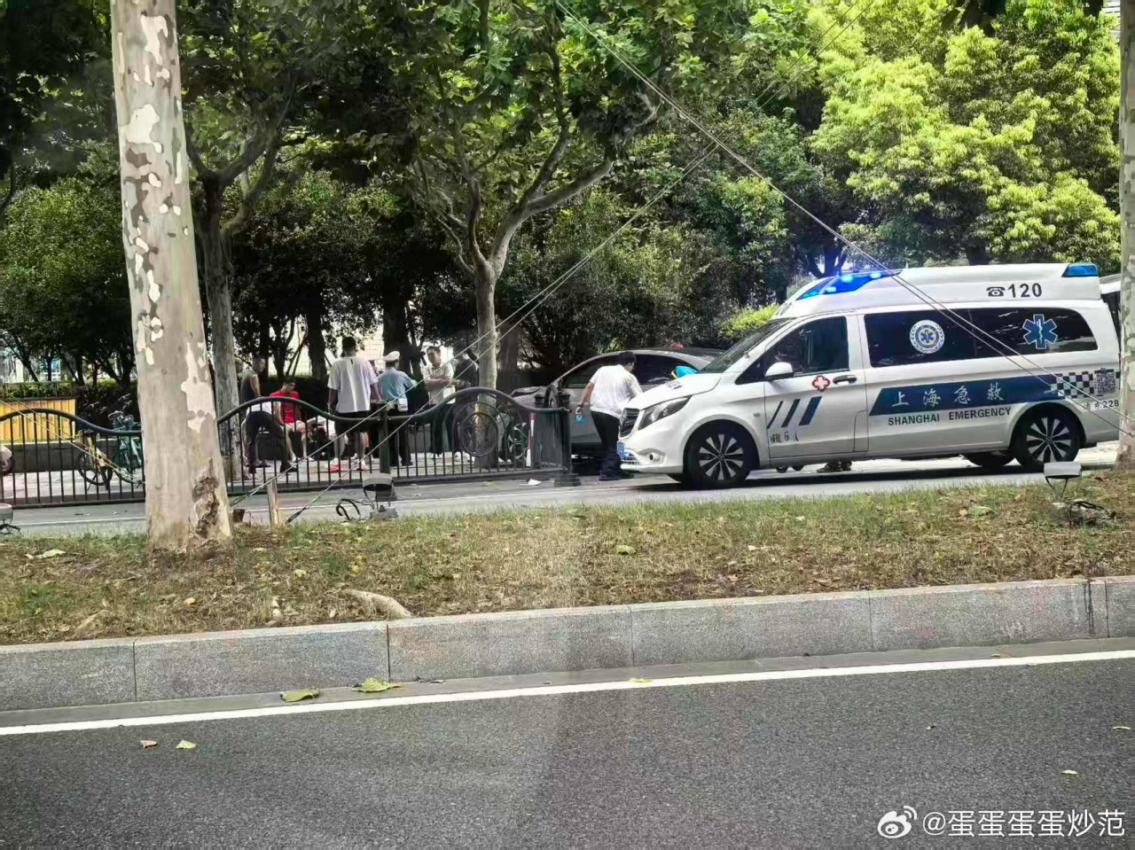 倒霉！海港俱乐部证实，吾米提江就是被4S店员工试驾撞伤的行人