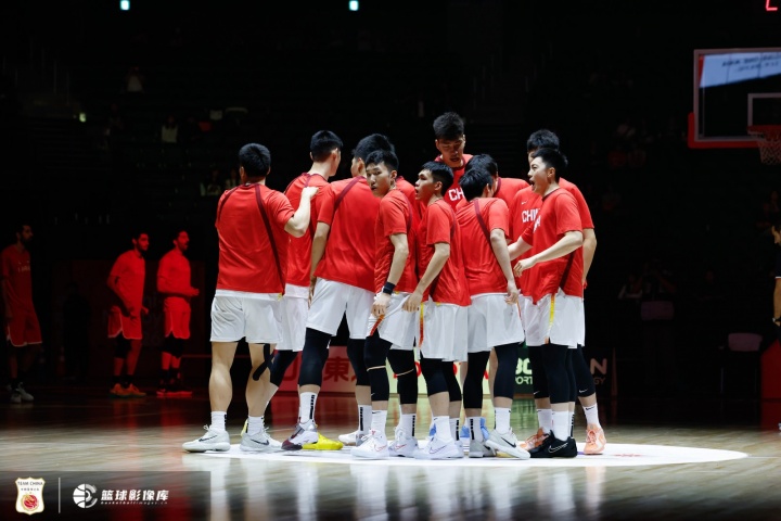已结束亚运征战的中国男篮今日启程回国 队伍在回国后将原地解散