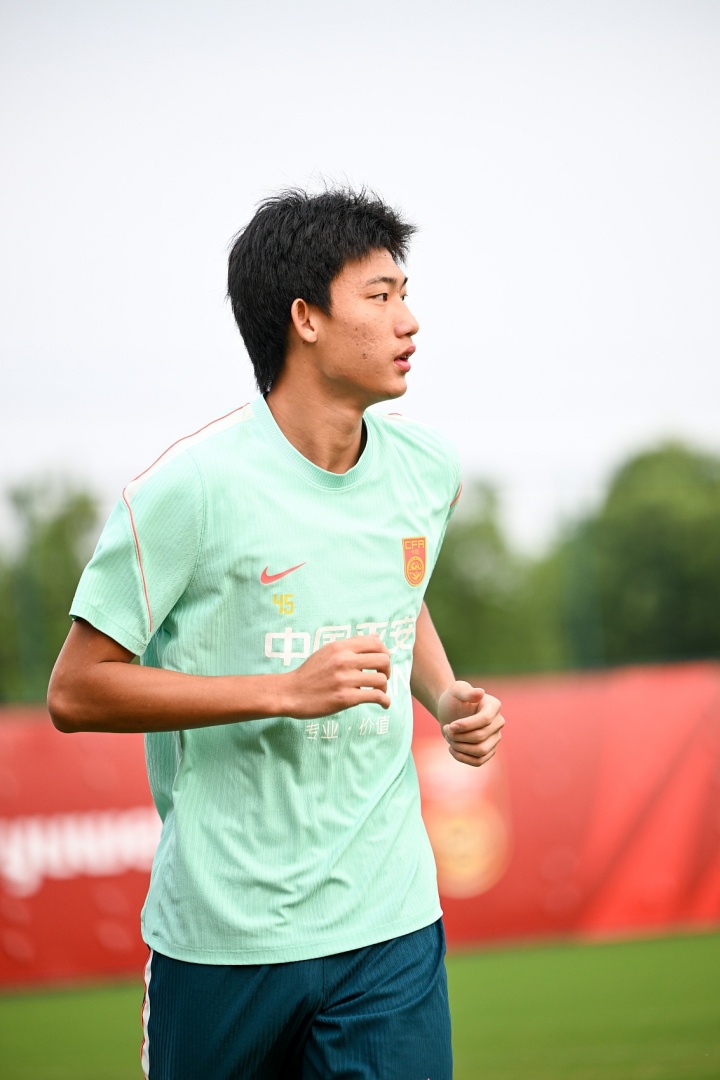 破上古纪录?若17岁赵松源今晚登场,将成为有记录以来最年轻国脚 破上古纪录?若17岁赵松源今晚登场,将成为有记录以来最年轻国脚