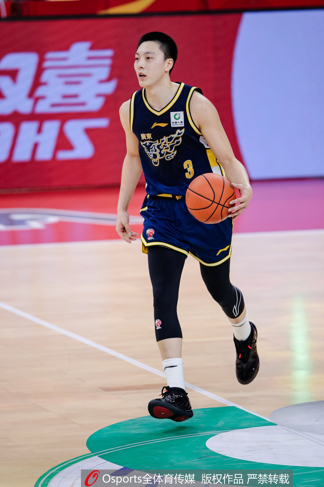 媒体人:宏远抵达青岛准备体测 胡明轩&崔永熙&焦泊乔&杨腾飞免测 媒体人:宏远抵达青岛准备体测 胡明轩&崔永熙&焦泊乔&杨腾飞免测